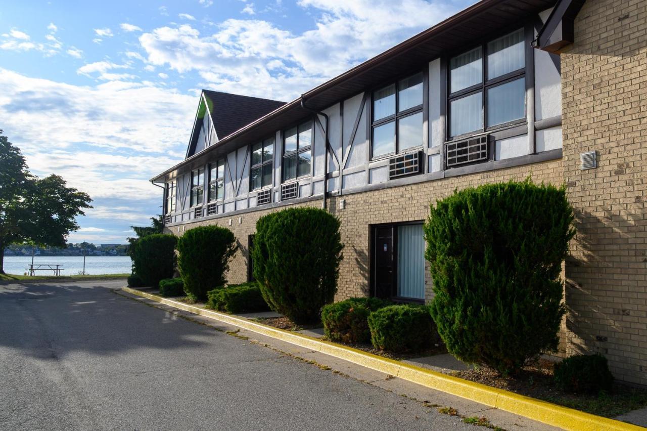 Days Inn By Wyndham Sarnia Harbourfront Eksteriør bilde