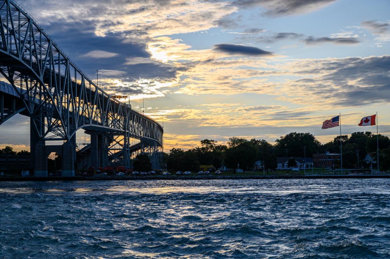 Days Inn By Wyndham Sarnia Harbourfront Eksteriør bilde