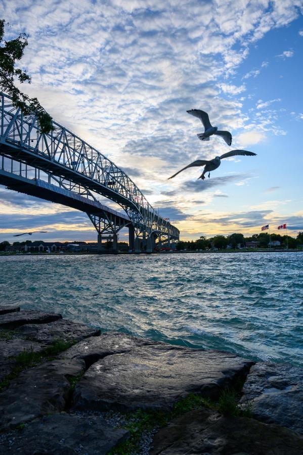 Days Inn By Wyndham Sarnia Harbourfront Eksteriør bilde