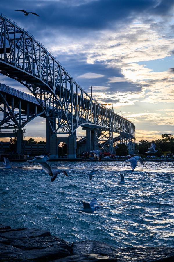 Days Inn By Wyndham Sarnia Harbourfront Eksteriør bilde