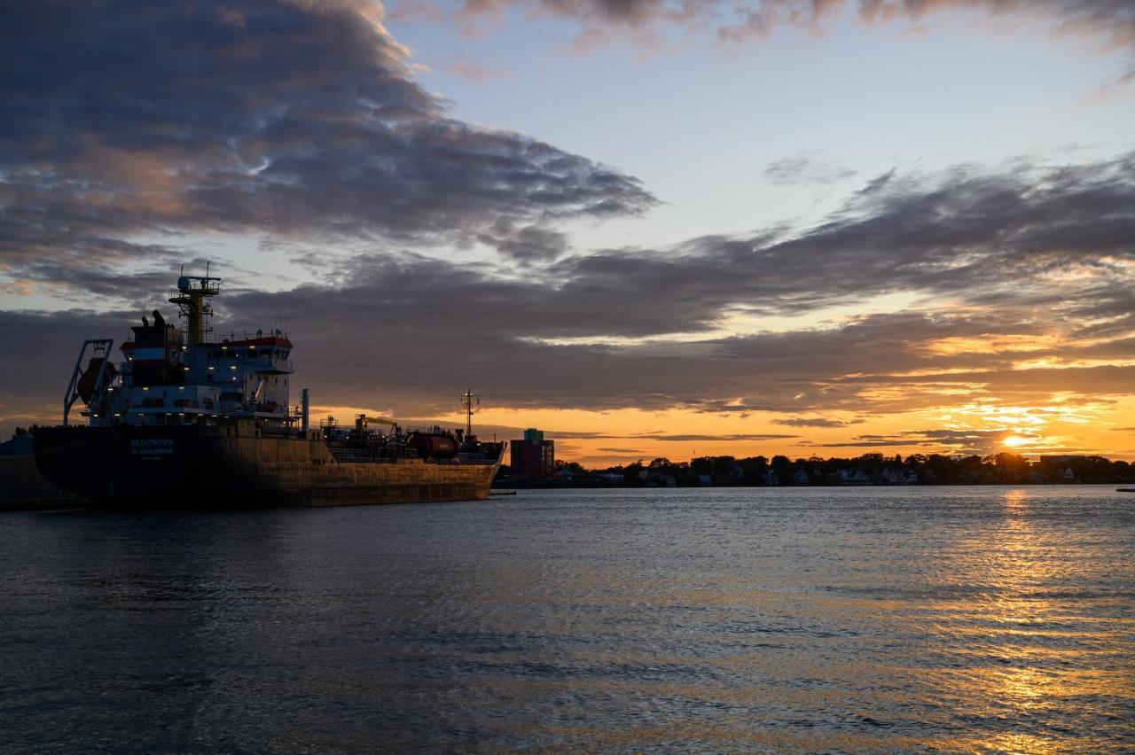 Days Inn By Wyndham Sarnia Harbourfront Eksteriør bilde