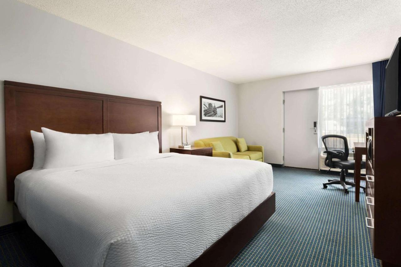 Days Inn By Wyndham Sarnia Harbourfront Eksteriør bilde