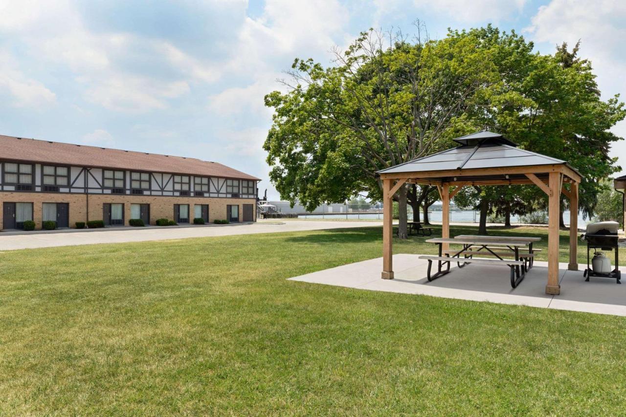 Days Inn By Wyndham Sarnia Harbourfront Eksteriør bilde